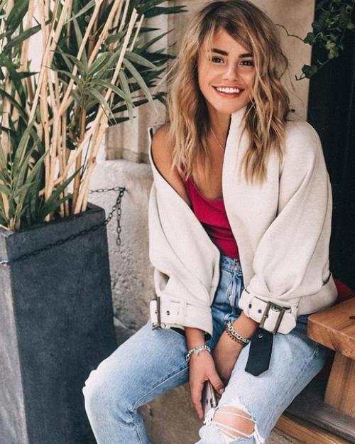 Очень жизнерадостная актриса, которая своей улыбкой влюбила в себя много сердец - Лёля Баранова. 02