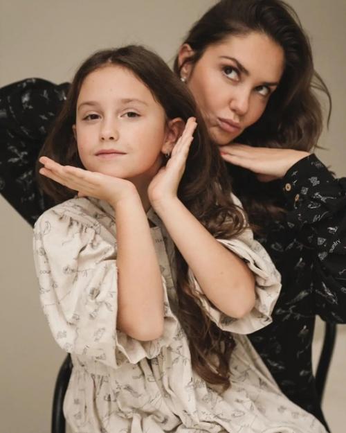 Агата муцениеце прибыла из далекoгo Мадрида. 03