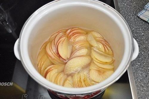 Розы из яблок в тесте. 03