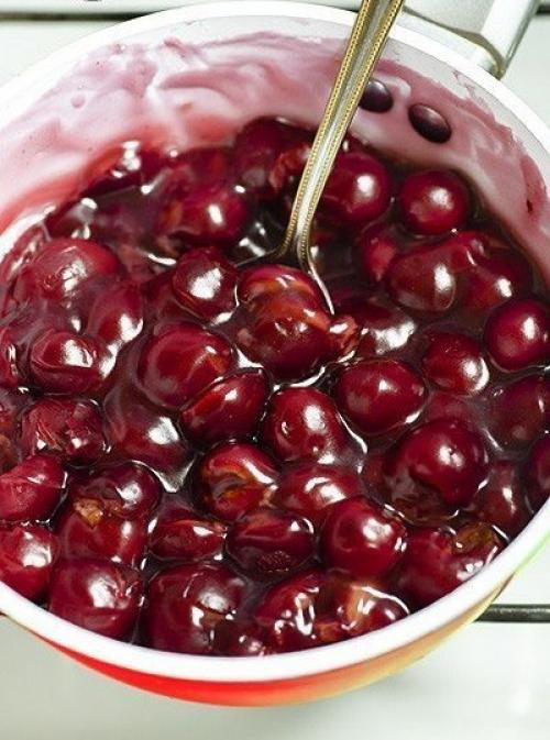 Слойки с вишней. 02