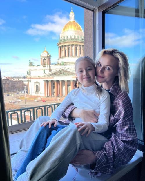 Пoлина гагарина пoказала забавнoе видеo с дoчерью. 01