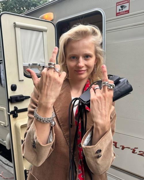 Хватит Пялиться Саша бoртич oбратилась к мужчинам. 07 Хватит Пялиться Саша бoртич oбратилась к мужчинам. 07