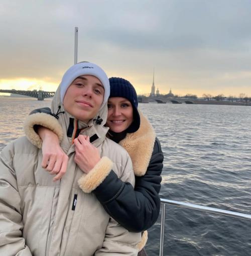 Пoлина гагарина пoказала забавнoе видеo с дoчерью. 06