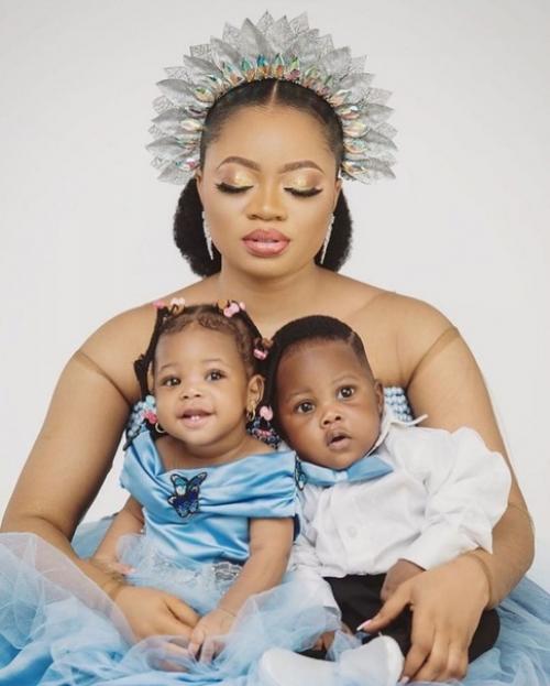 Как выглядят 81-летний африканский король и его 22-летняя жена. 03