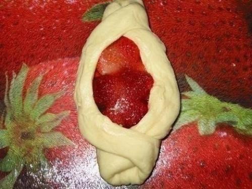 Булочки с клубникой. 04 Булочки с клубникой. 04