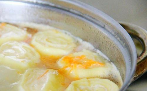 Вкусный куриный суп с сырными рулетиками. 04 Вкусный куриный суп с сырными рулетиками. 04