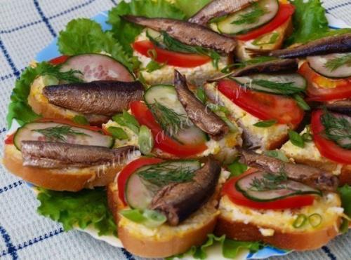 Праздничные бутерброды со шпротами. 04