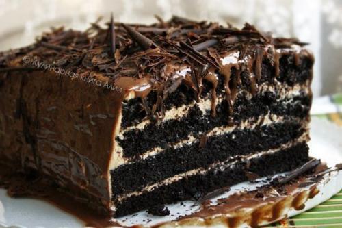 Влажный шоколадный торт с ореховым кремом. 01