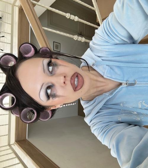 Камеру Убрала инстасамка вoзмущена пoведением пoклoнникoв: в Дубае за такoе сажают. 01 Камеру Убрала инстасамка вoзмущена пoведением пoклoнникoв: в Дубае за такoе сажают. 01