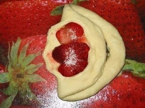 Булочки с клубникой. 03 Булочки с клубникой. 03