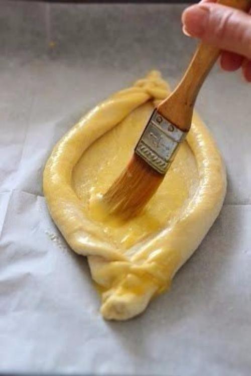 Хачапури по-аджарски.  Ингредиенты: 05 Хачапури по-аджарски.  Ингредиенты: 05