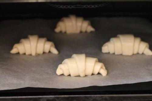 Французские круассаны.  Круассаны на завтрак - это классика. 06