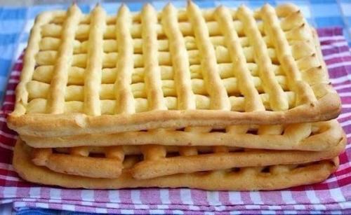 Торт тропиканкав.   Это торт из коржей из заварного теста и перемазанных заварным кремом с фруктами, сверху фрукты залитые желе. 02 Торт тропиканкав.   Это торт из коржей из заварного теста и перемазанных заварным кремом с фруктами, сверху фрукты залитые желе. 02