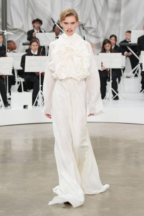 Maison Margiela представил первую Ready - to - Wear коллекцию под руководством Гленна мартенса. 03