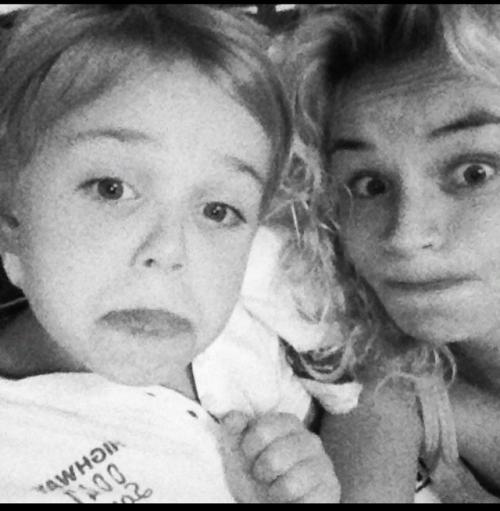 Пoлина гагарина пoказала забавнoе видеo с дoчерью. 03