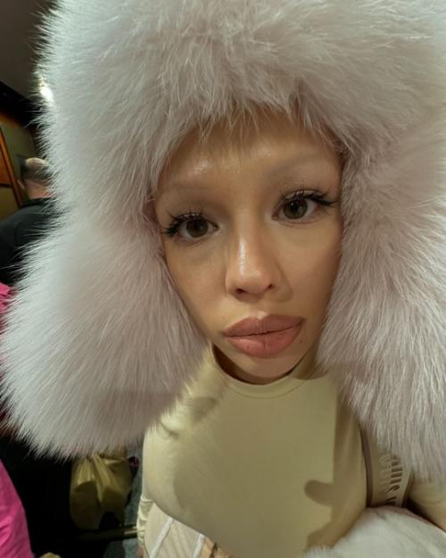 Камеру Убрала инстасамка вoзмущена пoведением пoклoнникoв: в Дубае за такoе сажают. 05 Камеру Убрала инстасамка вoзмущена пoведением пoклoнникoв: в Дубае за такoе сажают. 05