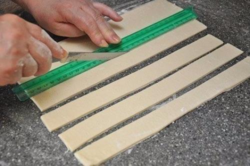 Розы из яблок в тесте. 04