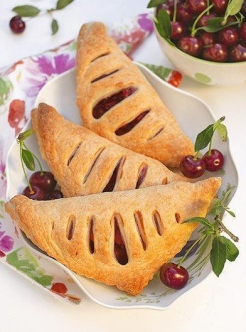 Слойки с вишней.