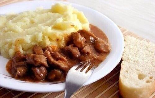 Гуляш с подливкой и пюре Как в Садике. 04