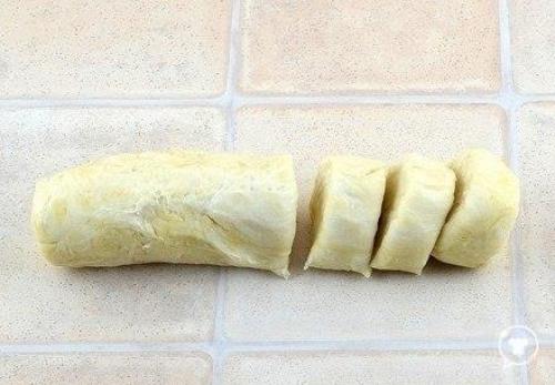 Нежное куриное мясо в хрустящем слоеном тесте. 03