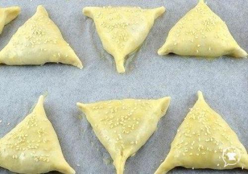 Нежное куриное мясо в хрустящем слоеном тесте. 08