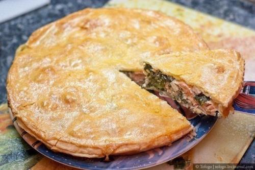 Пирог с семгой, брынзой и шпинатом. Пирог с семгой, брынзой и шпинатом.
