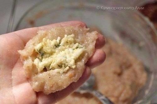 Котлеты с очень вкусной начинкой. 03