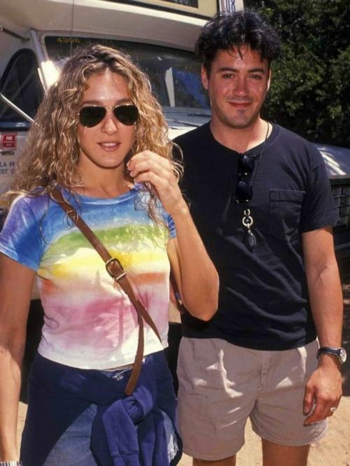 Их история любви началась в середине 1980-х - в эпоху неонового света, рок-н-ролла и голливудских тусовок. 

