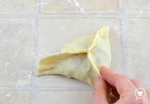 Нежное куриное мясо в хрустящем слоеном тесте. 06