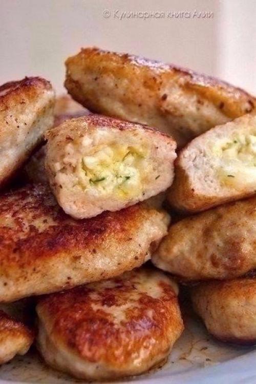 Котлеты с очень вкусной начинкой.