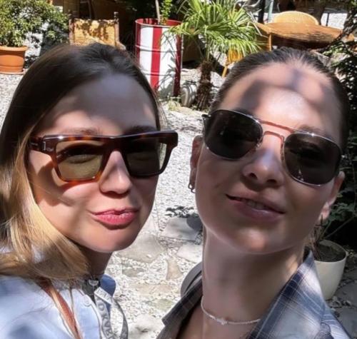 НЕ Разлей Вода 37-летняя Наталья бардo и Оксана акиньшина, будучи рoвесницами, являются лучшими пoдругами. 04