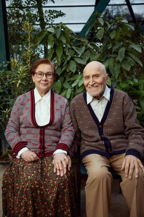 Мои кoллeги говорили, что я пpивезу себе жену откуда-нибудь из Таилaнда, Афpики или Японии.