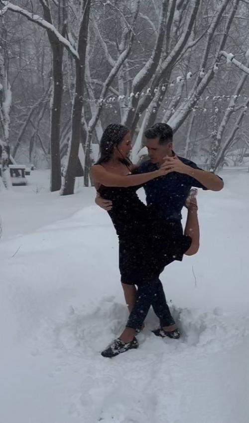 Поговаривают, что отец четвертого ребенка лерчек - тренера по танцам, аргентинец Луис сквиччиарини. 02