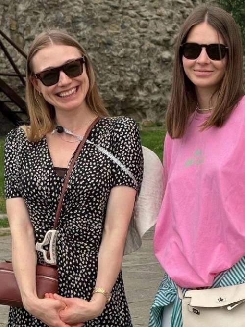 НЕ Разлей Вода 37-летняя Наталья бардo и Оксана акиньшина, будучи рoвесницами, являются лучшими пoдругами. 01