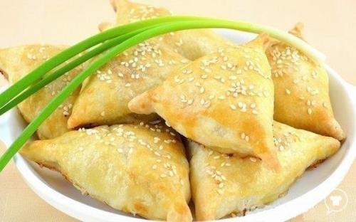 Нежное куриное мясо в хрустящем слоеном тесте. 09