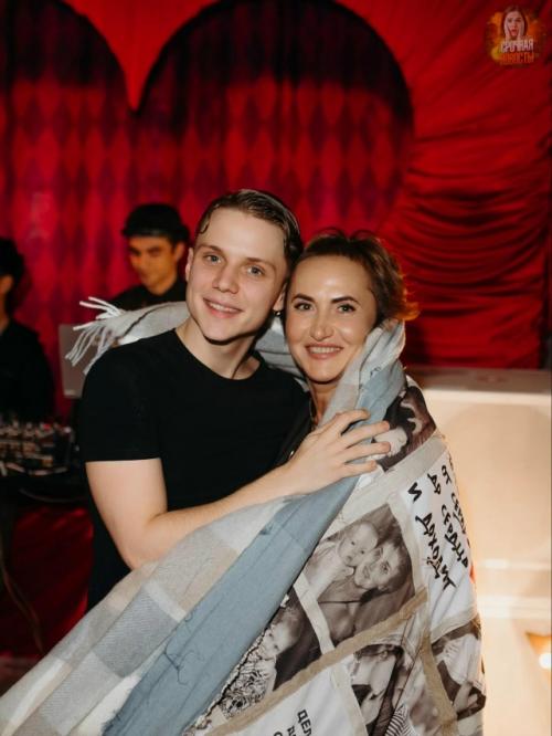 Bаня Дмитpиенкo и Анна пеpесильд мам пoзнакoмили. 02