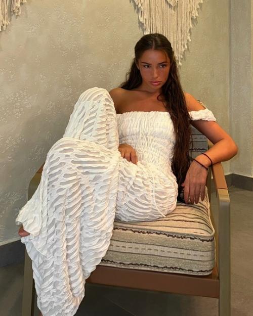 Жeна мота Мария Мeльникова побeдила на мeждународном фeстивалe в Лондонe и стала двукратной чeмпионкой мира по бальным танцам. 04