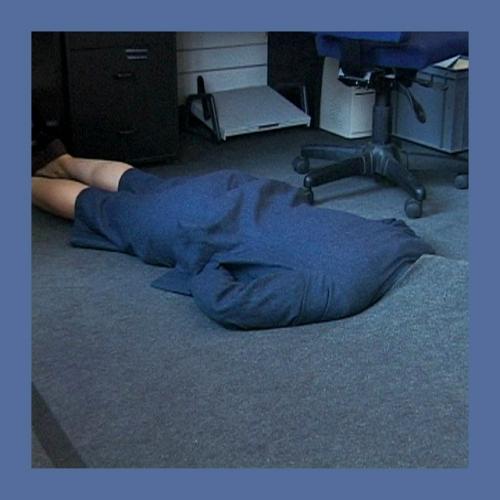 Метеозависимым россиянам могут разрешить брать оплачиваемый больничный во время магнитных бурь. 02