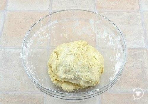 Нежное куриное мясо в хрустящем слоеном тесте. 01