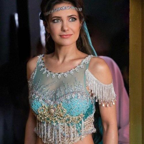 Самая красивая и харизматичная актриса в России пожалуй. 03