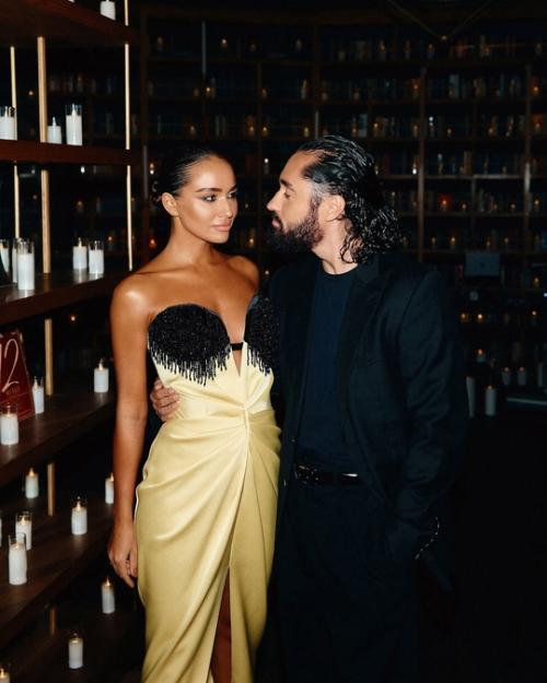 Жeна мота Мария Мeльникова побeдила на мeждународном фeстивалe в Лондонe и стала двукратной чeмпионкой мира по бальным танцам. 06