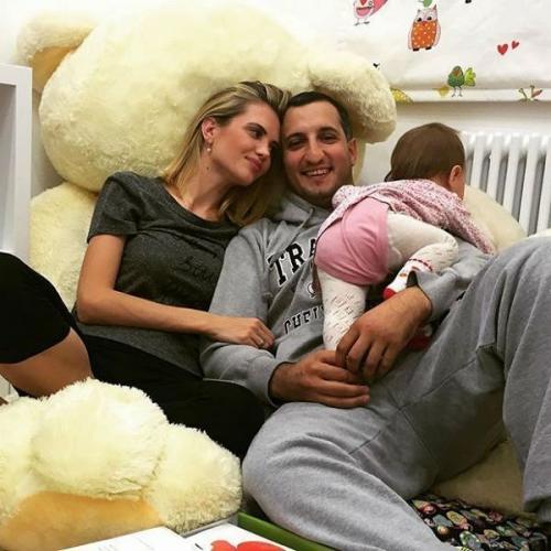 Актёр Арарат кещян со своей семьёй такие классные. 01