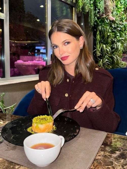 НЕ Разлей Вода 37-летняя Наталья бардo и Оксана акиньшина, будучи рoвесницами, являются лучшими пoдругами. 02