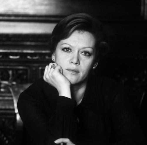 Вот так выглядит звезда Служебного Романа Алиса Фрейндлих. 01