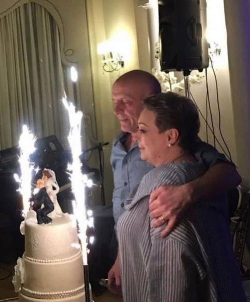 Хорошо, что есть ещё актрисы, которые не переделали себя пластикой! 02