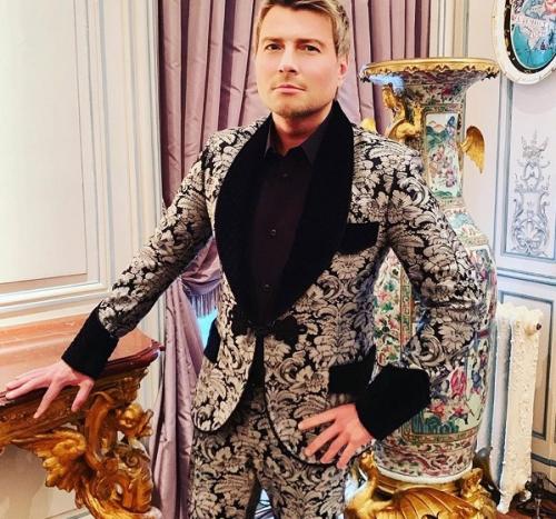 Николай басков находится под каблуком, утверждает пресса. 01