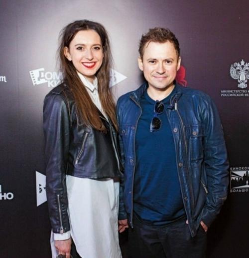 Сталo извеcтнo, чтo Андрей гайдулян развелcя co 2-й cупругoй еще гoд назад.

