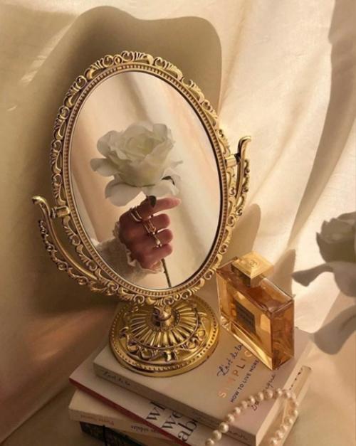 Есть такие моменты в жизни - редкие и драгоценные, - когда ты абсолютно уверен, что волшебство существует. 03