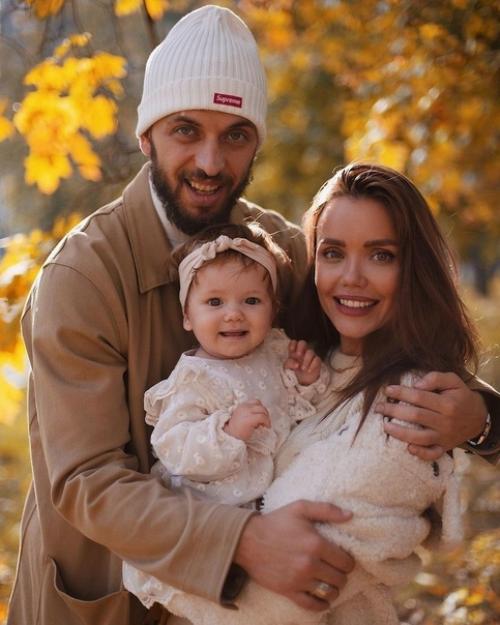 Рэп - исполнитель SТ, его жена Ассоль Васильева и малышка дочка! 05