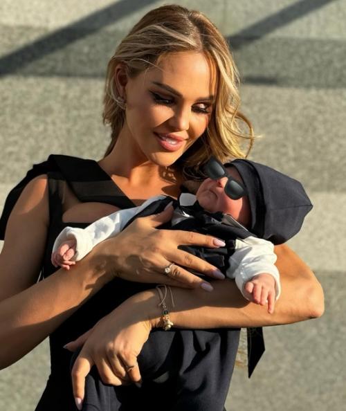 В Окружении Детей Мария погребняк прекрасно выглядит спустя месяц после родов. 02